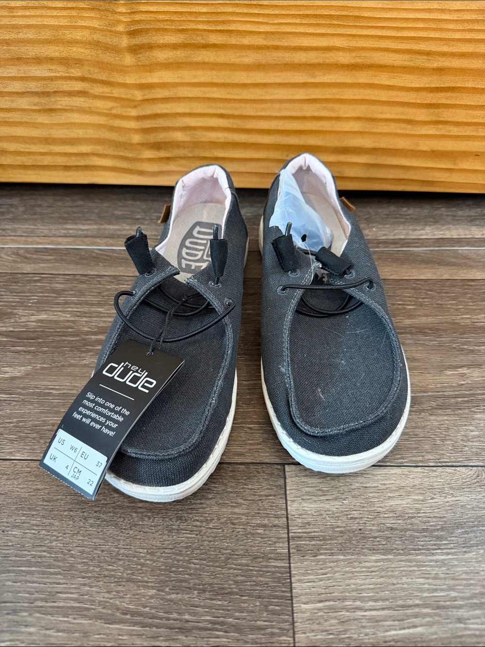 NWT Women’s Hey Dude Wendy Chambray Off Black Canvas Slip-Ons- Size 6